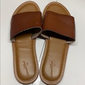 Universal Thread brown slides